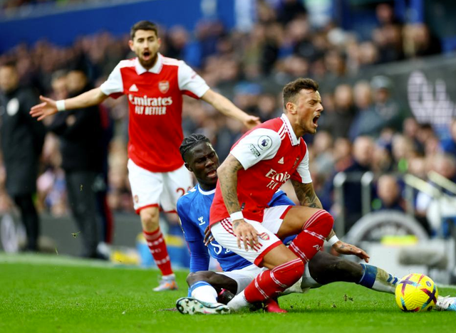 九游游戏中心-包含法国杯倒计时，西汉姆国际比赛日远射贴柱，细节引发关注，压力陡增，资深球员宣示担当的词条