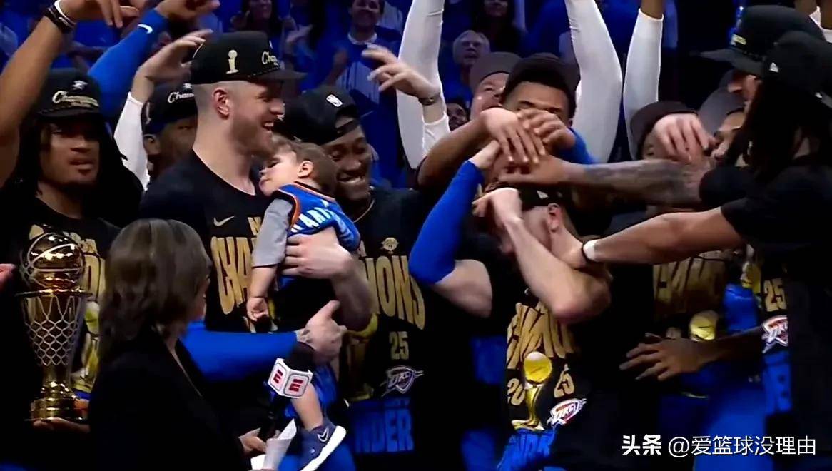 九游礼包-巴塞罗那训练开放日；清晨主帅复盘引欢呼；NBA常规赛在即；轮换策略成焦点的简单介绍