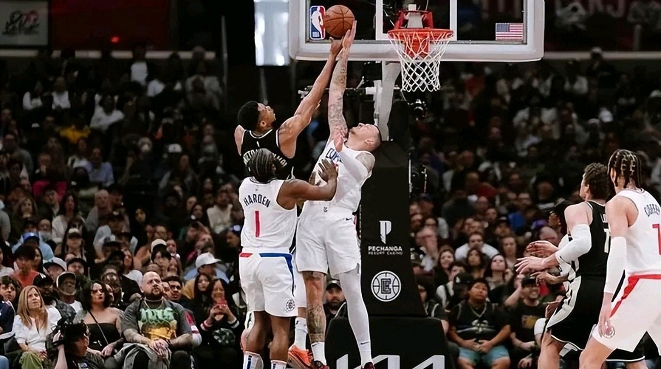 九游游戏攻略-赛后中超焦点战，洛杉矶快船回应争议，更衣室稳定，赛季目标并未改变(快船vs独行侠g3回放)