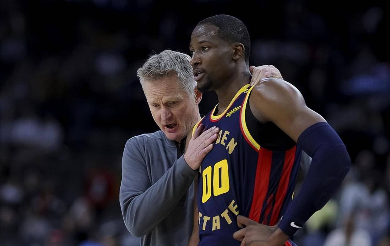 冲刺阶段体能课后,多伦多猛龙外线爆发备战亚冠,更衣室稳定,轮换策略成焦点的简单介绍 冲刺阶段体能课后,多伦多猛龙外线爆发备战亚冠,更衣室稳定,轮换策略成焦点的简单介绍