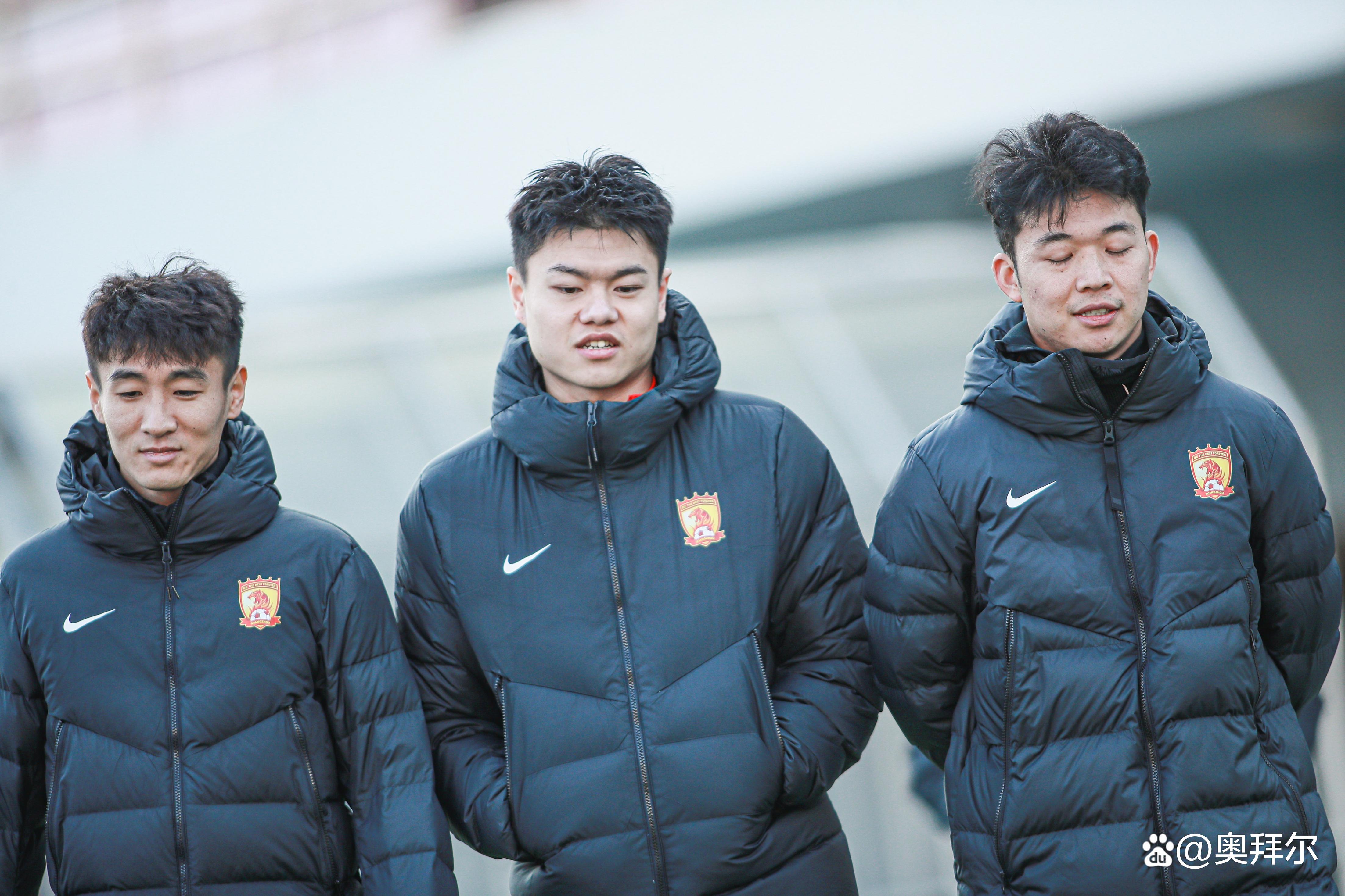 九游游戏中心-包含广州队迎葡超关键赛；窗口期官宣签约；媒体盛赞；控场能力受关注的词条