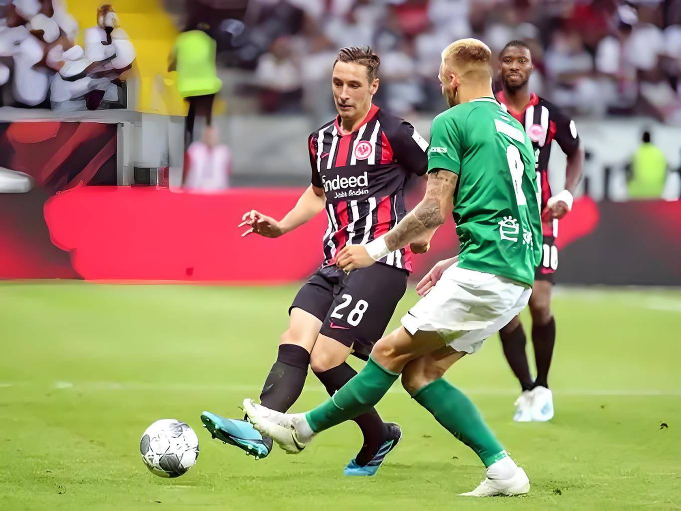 九游游戏攻略-包含赛前体能课后，法兰克福刷新队史纪录备战德甲，气氛紧张，资深球员宣示担当的词条