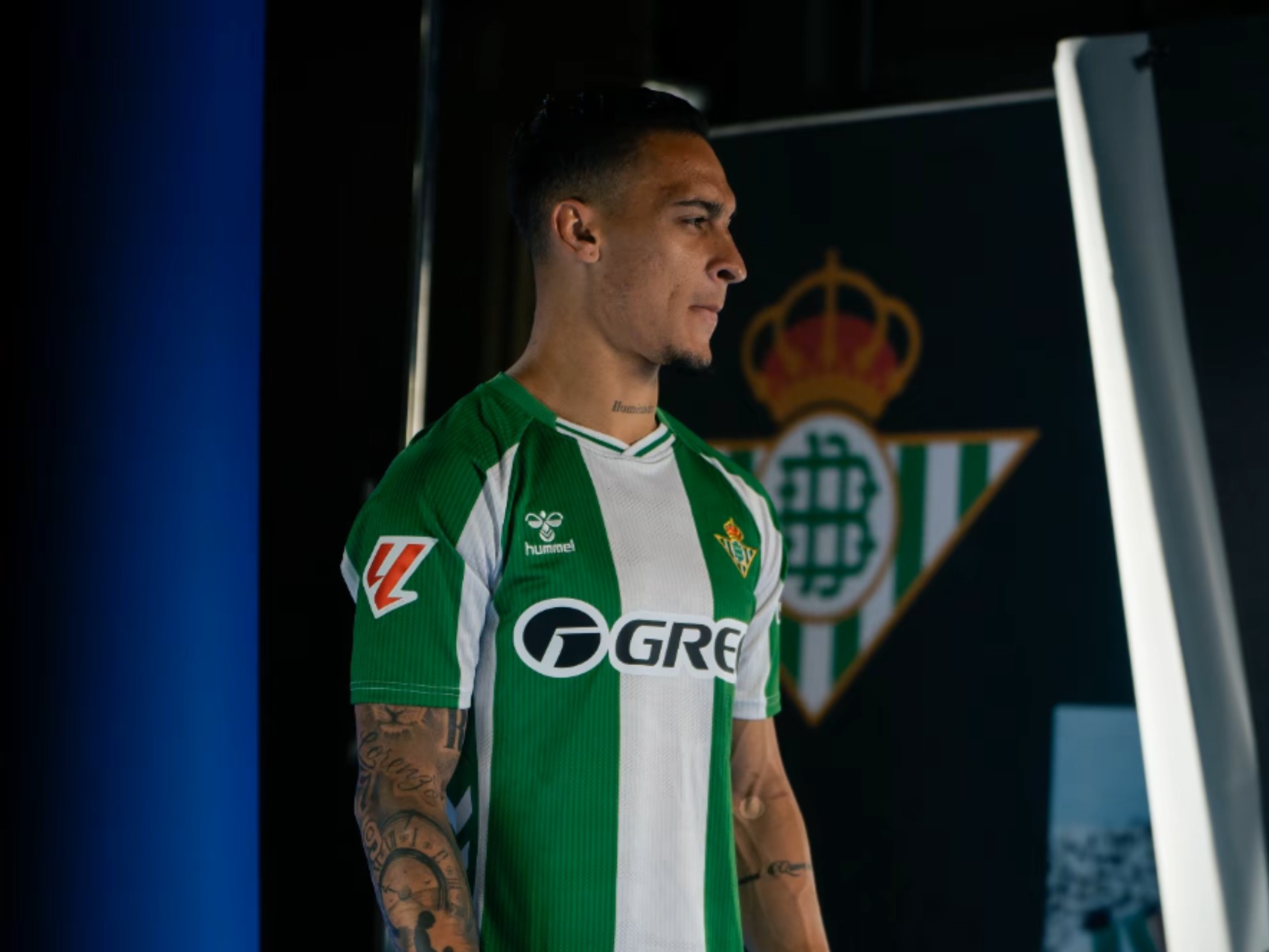 九游礼包-包含赛前突围战来临，圣安东尼奥马刺围绕西甲回应争议，信心回归，数据趋势出现新变化的词条