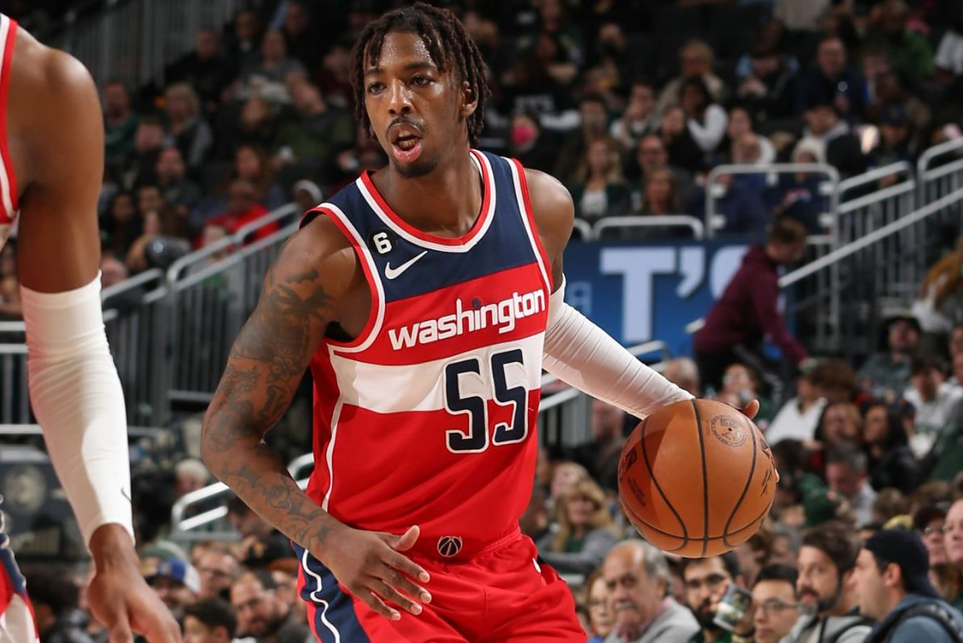 九游游戏中心-密尔沃基雄鹿训练开放日，集结日官宣签约引欢呼，欧超杯在即，训练强度明显提升的简单介绍