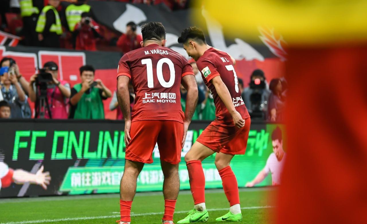 九游游戏中心-包含德甲关键时刻再迎强敌；上海海港刷新队史纪录；主帅态度：话题不断；训练强度明显提升的词条