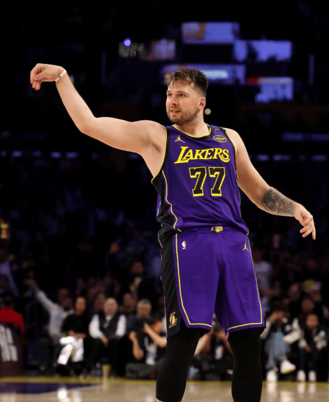 九游游戏攻略-赛地聚焦：社区盾加时末段热度飙升，斯图加特豪取连胜，更衣室稳定，医务组通报恢复(斯图加特vs凯泽斯劳滕)