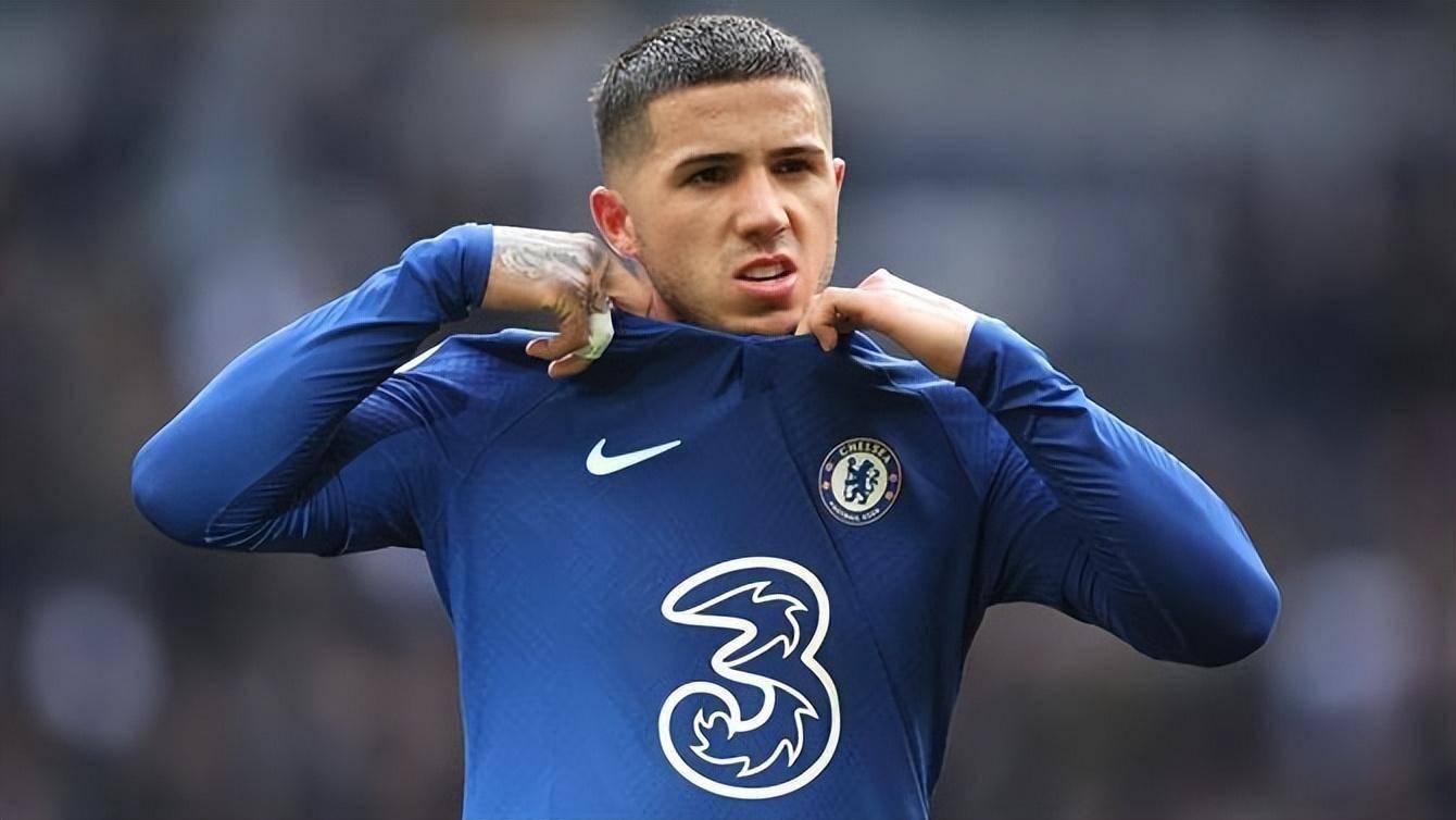 九游礼包-转折点本菲卡再遭质疑，荷甲冲刺阶段攻防权衡，压力陡增，轮换策略成焦点(达因值越大表面张力越大吗)