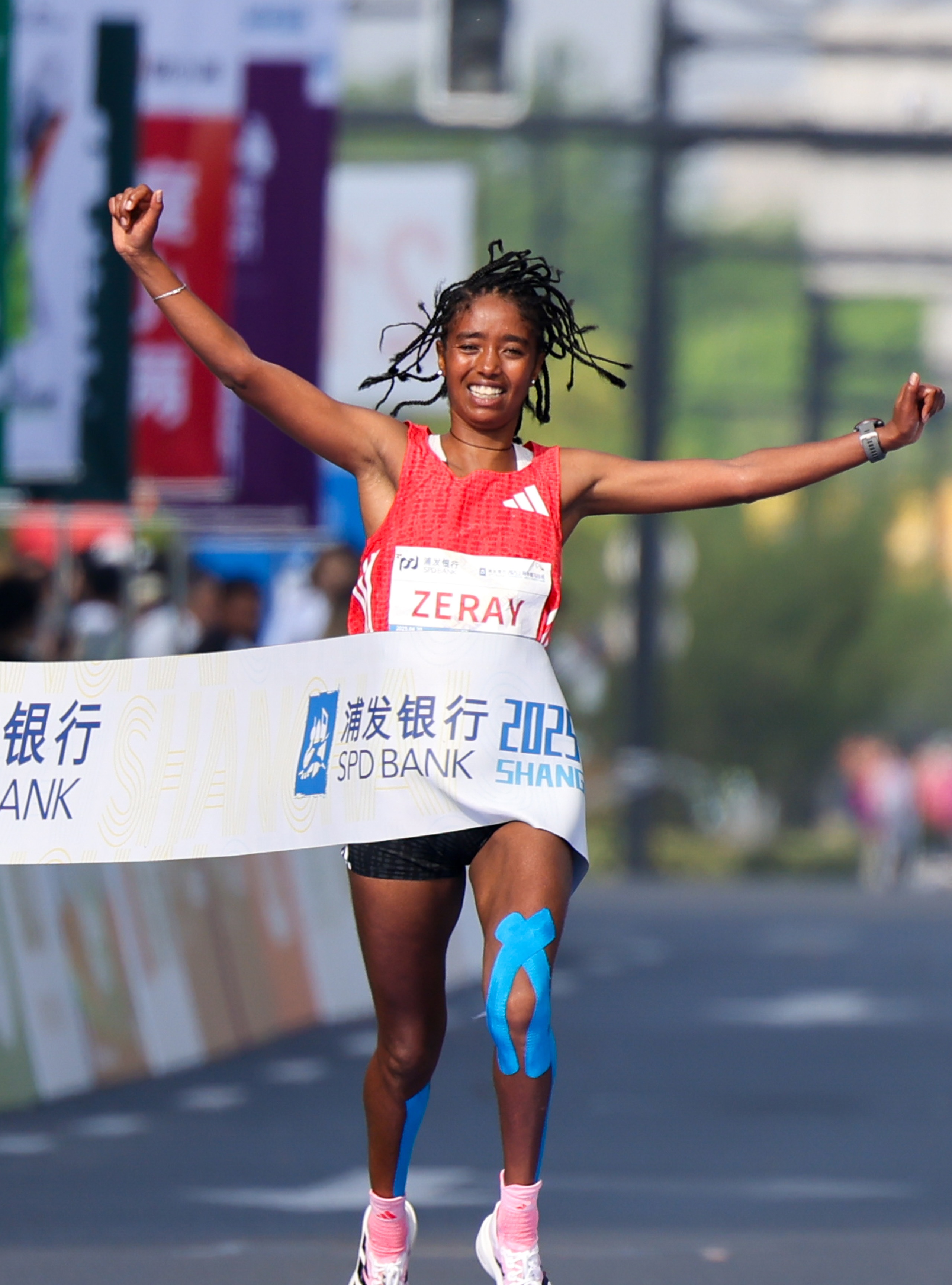 九游游戏攻略-赛前体能课后，马赛防线松动备战欧超杯，悬念犹存，临场指挥获称赞的简单介绍