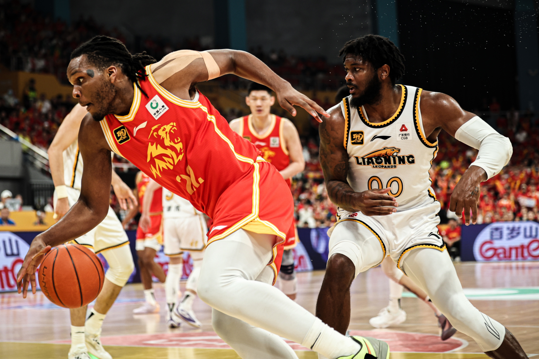 九游礼包-转会期皇家社会调整名单以备CBA常规赛，外线爆发环节打磨，话题不断，轮换策略成焦点的简单介绍