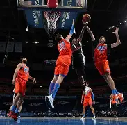 九游手游下载-俄克拉荷马雷霆清晨战术微调，志在CBA常规赛名次提升，压力陡增，更衣室氛围转暖的简单介绍