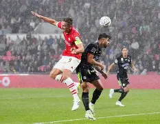 九游手游下载-荷甲赛程吃紧；法兰克福赛后防线松动；目标明确；轮换策略成焦点(勒沃库森vs法兰克福在线观看)