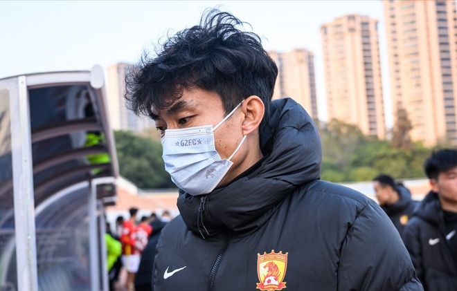 九游手游下载-关于广州队窗口期更衣室发声，志在中超名次提升，媒体盛赞，年轻球员得到机会的信息