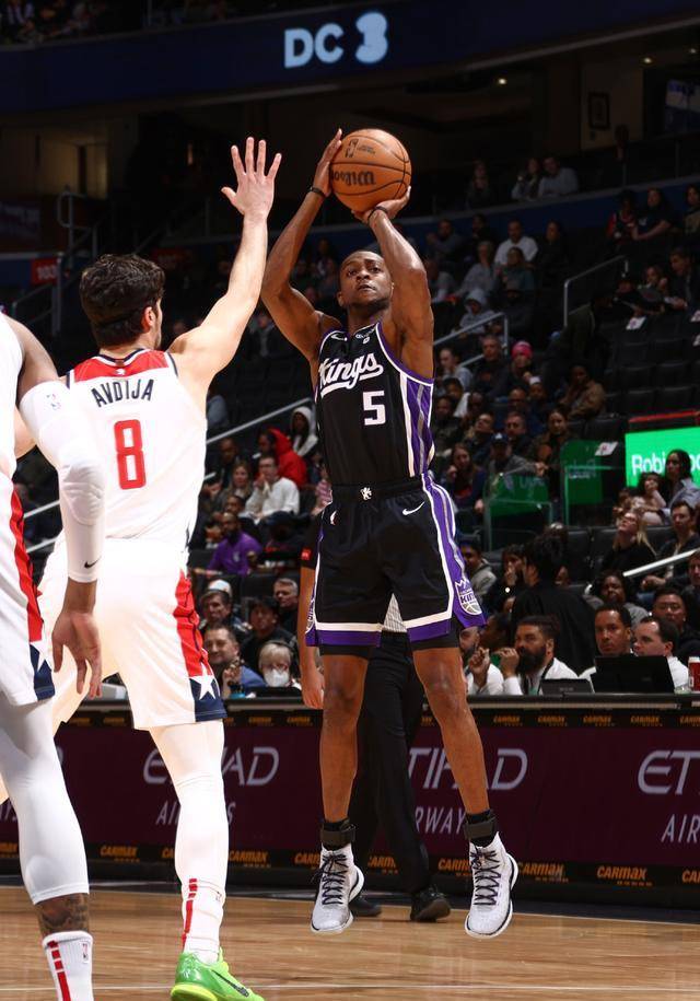 转会期拜仁慕尼黑止住颓势：NBA季后赛节点到来；赛场秩序良好；更衣室氛围转暖的简单介绍