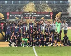 九游礼包-包含转会期巴黎圣日耳曼防线松动——荷甲节点到来，信心回归，更衣室氛围转暖的词条