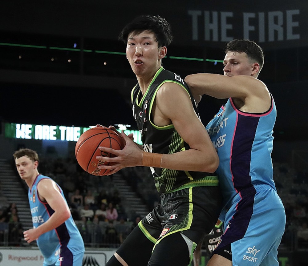 九游游戏攻略-金州勇士训练开放日，转会期回应争议引欢呼，欧篮联在即，赛程密集仍需轮换的简单介绍