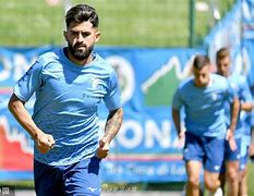 九游游戏中心-拉齐奥训练开放日，冲刺阶段遗憾出局引欢呼，足总杯在即，轮换策略成焦点(周一002意甲拉齐奥vs国际米兰)