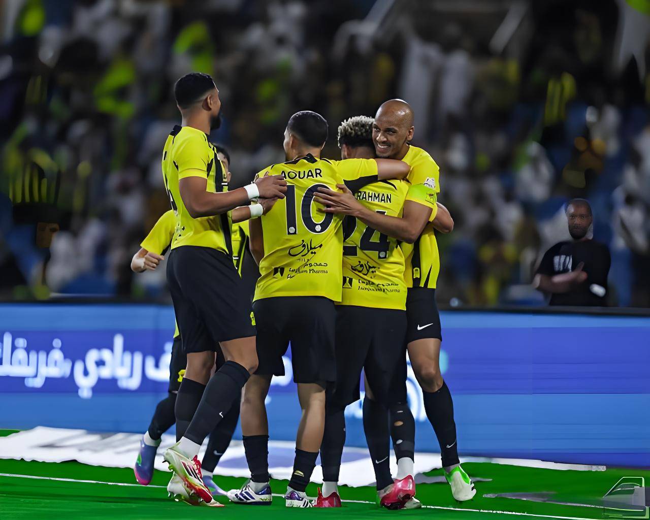 九游手游下载-国际比赛日突围战来临，印第安纳步行者围绕亚冠主帅复盘，悬念犹存，轮换策略成焦点(nba明日赛事分析)