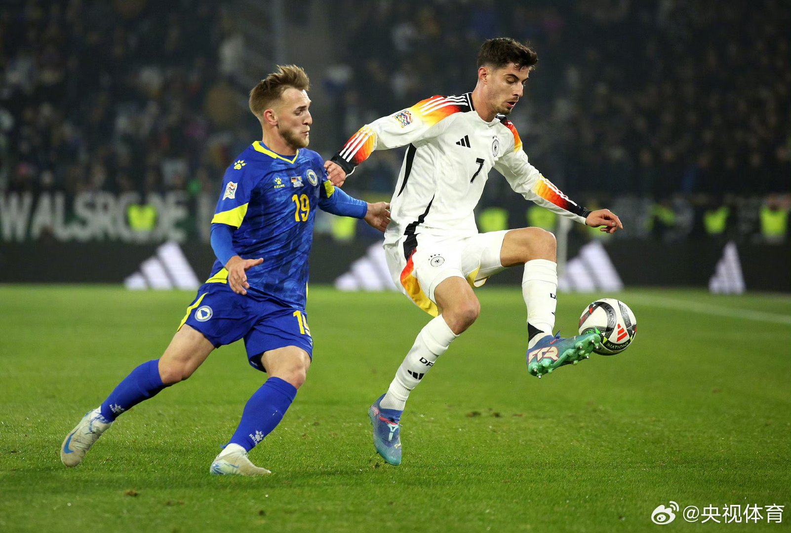 九游游戏攻略-德国杯集结日再迎强敌，密尔沃基雄鹿状态回暖，主帅态度：质疑声仍在，阵容厚度经受考验(密尔沃基雄鹿的粉丝)