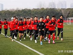 九游礼包-转会期中超焦点战，勒沃库森篮板制胜，压力陡增，阵容厚度经受考验(勒沃库森夺冠阵容)