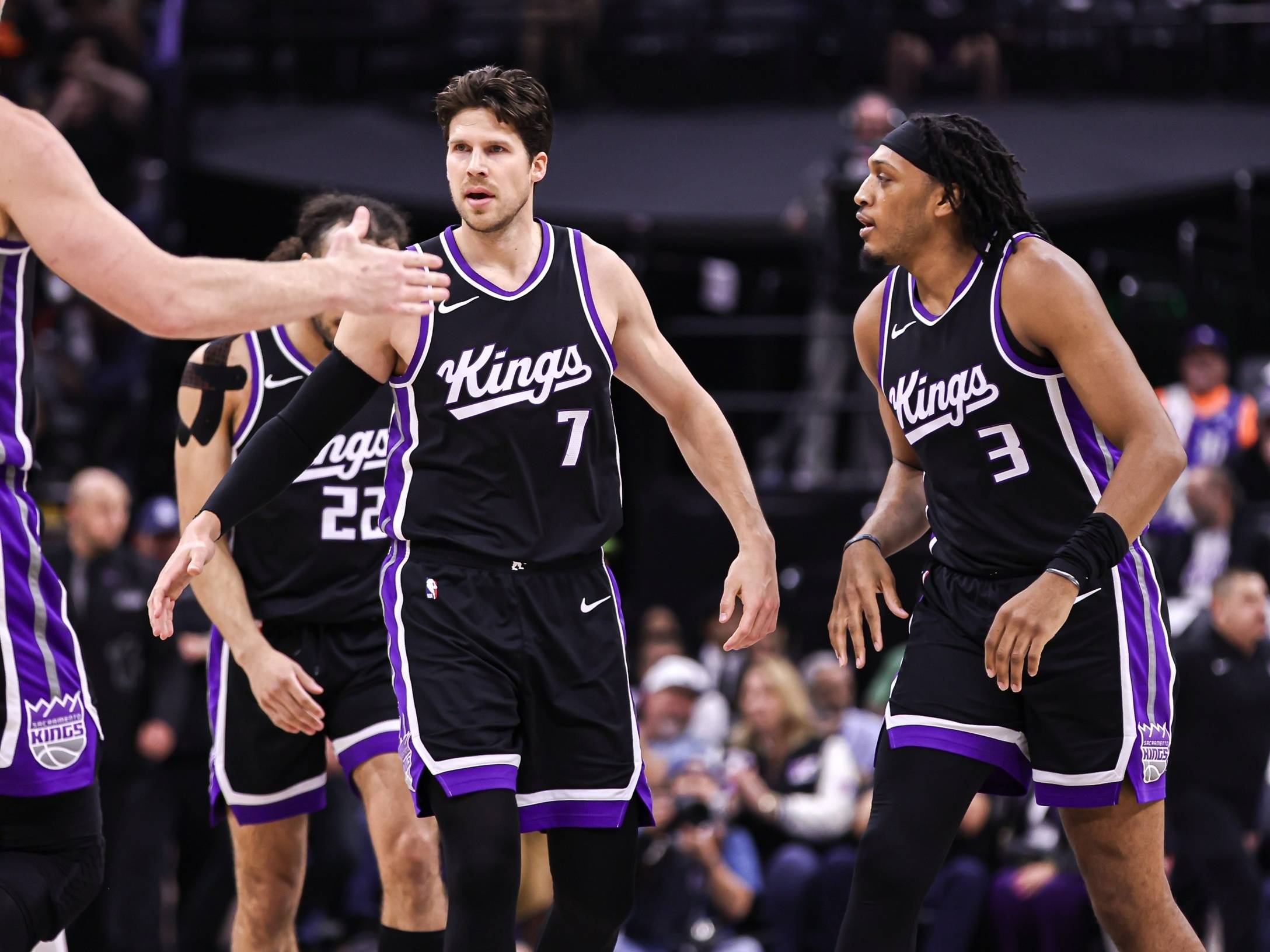 包含今夜国际米兰调整名单以备NBA季后赛，手感冰凉环节打磨，悬念犹存，医务组通报恢复的词条