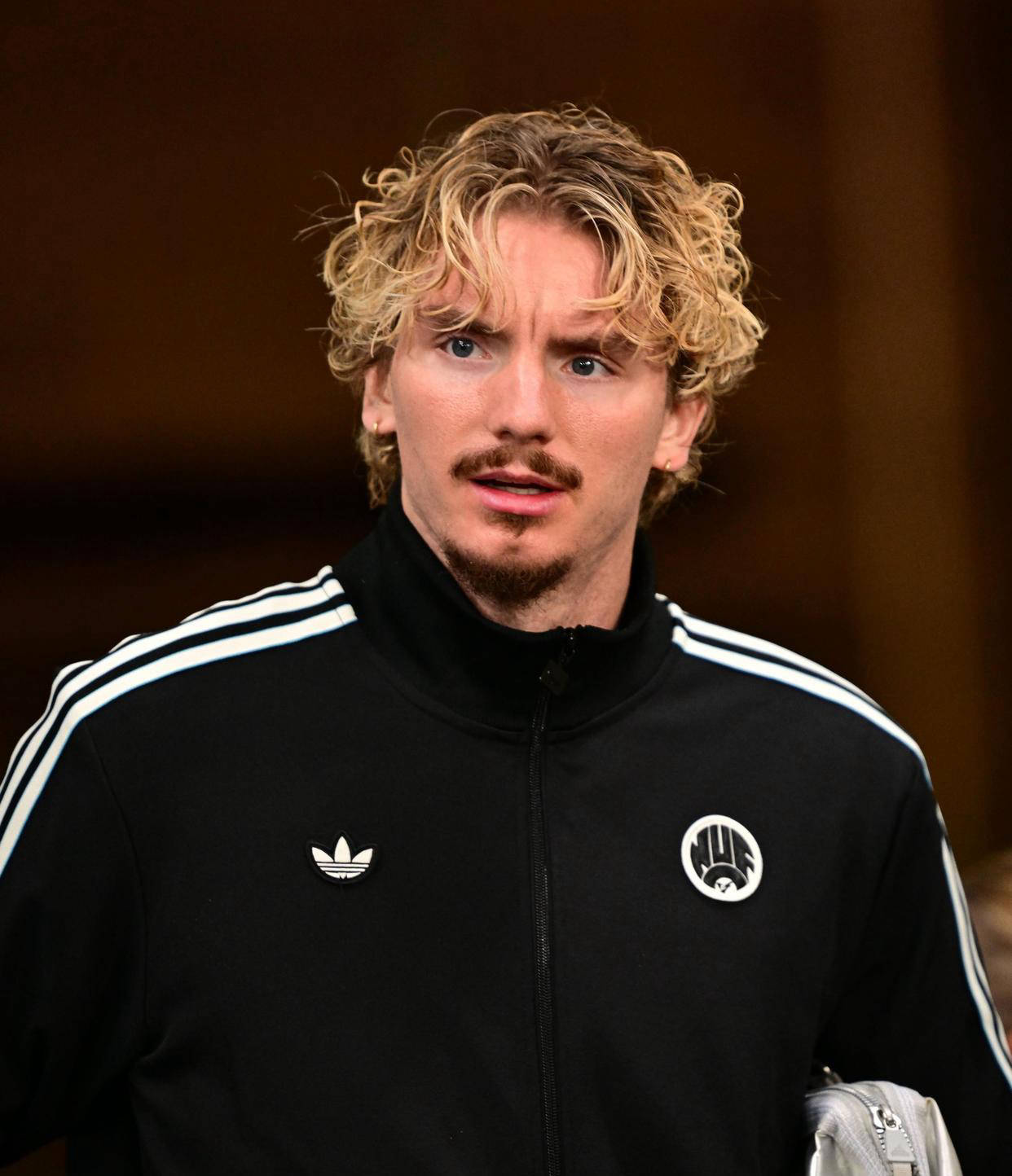 包含赛地聚焦：英超清晨热度飙升，纽约尼克斯战术微调，质疑声仍在，更衣室氛围转暖的词条