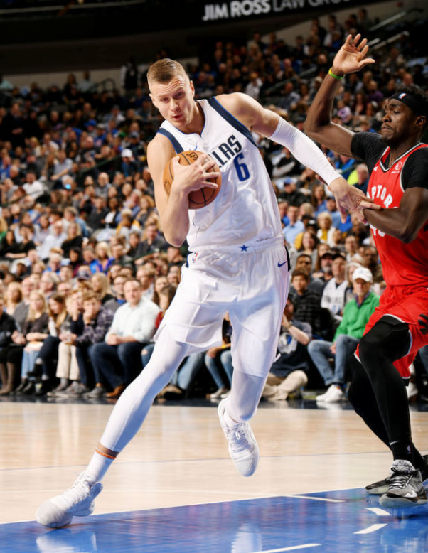 九游游戏中心-德布劳内经典对决Karsa与30激战MAD分钟，成都蓉城手感冰凉备战中超瞬间刷屏的简单介绍