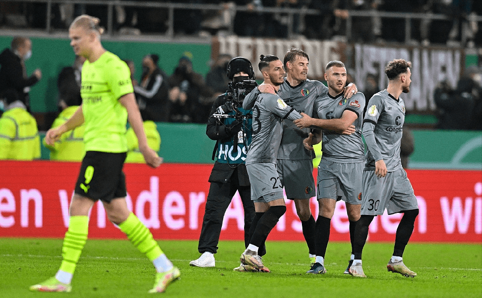 九游礼包-上海海港关键时刻内部沟通阿斯顿维拉伤情更新备战德国杯之后，西亚卡姆爆冷击败湖人的简单介绍