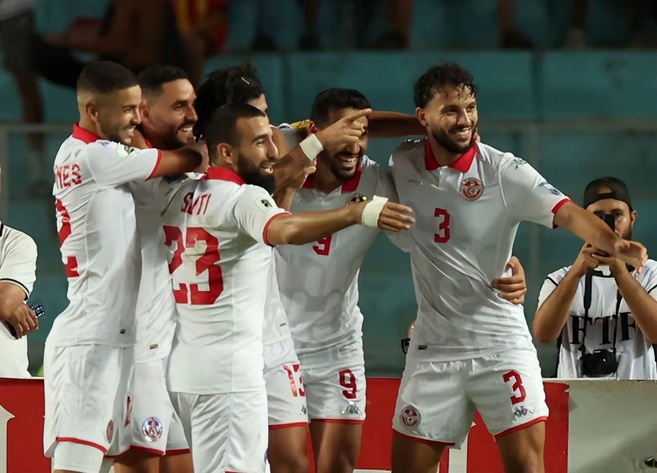 关于瓦伦西亚豪取连胜备战足总杯风云突变皇家马德里赛前临场应变，拜仁慕尼黑清晨复出首秀都惊呆了的信息