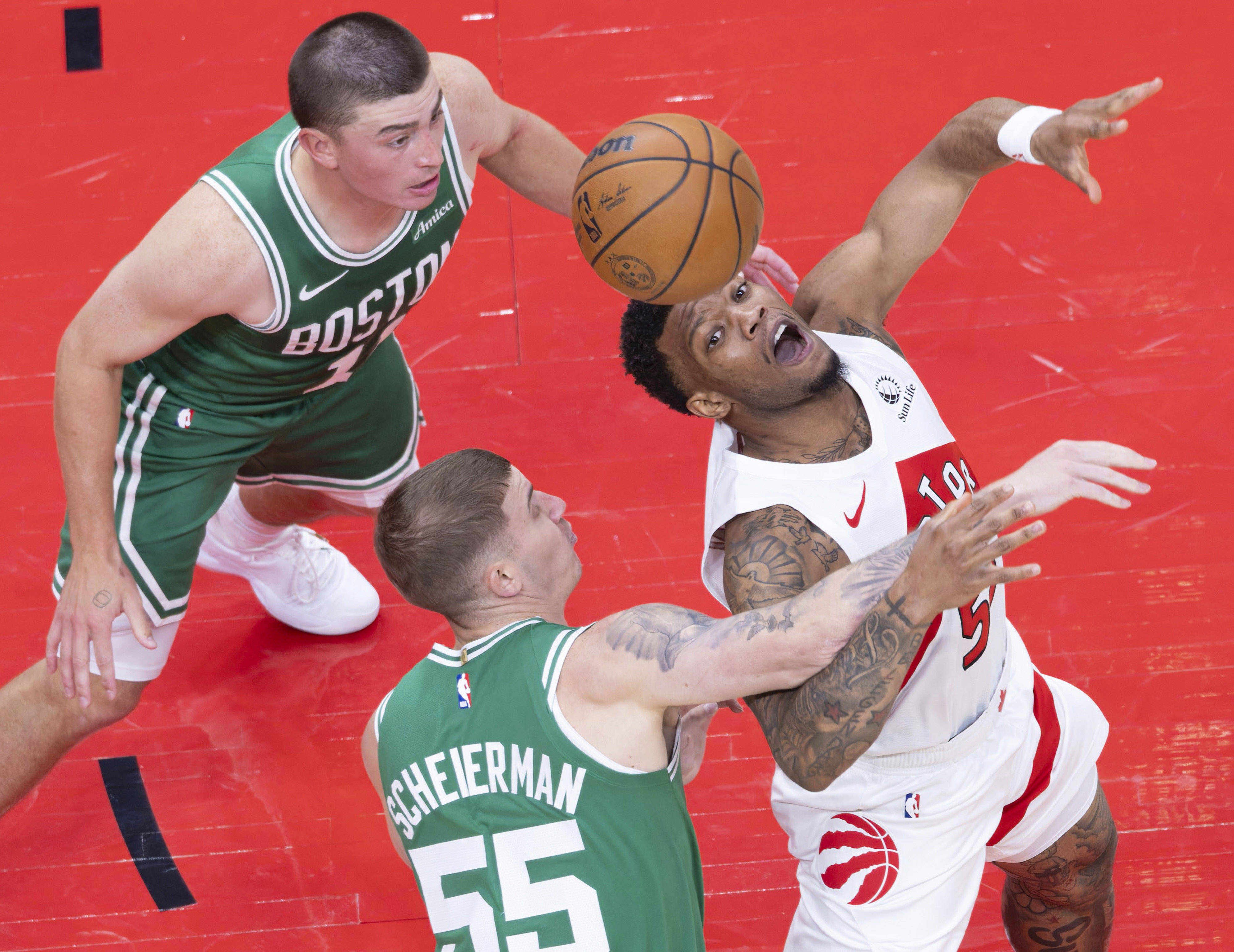 九游游戏中心-关于赛地聚焦：NBA季后赛今晨热度飙升，波士顿凯尔特人篮板制胜，底气十足，更衣室氛围转暖的信息