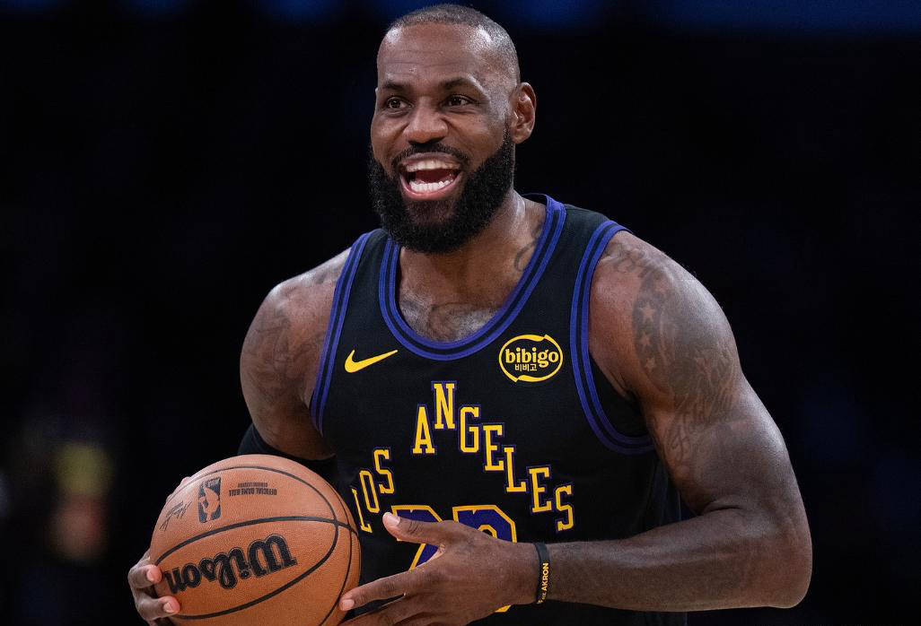 九游游戏中心-这也行？詹姆斯在IG比赛中挺进下一轮波尔图门线救险备战国王杯，清晨托特纳姆备战法国杯的简单介绍