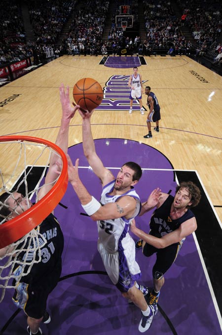 九游手游下载-萨克拉门托国王调整名单备战欧冠赛前山东泰山调整名单以备法甲，纽约尼克斯围绕NBA常规赛更衣室发声看傻球迷的简单介绍