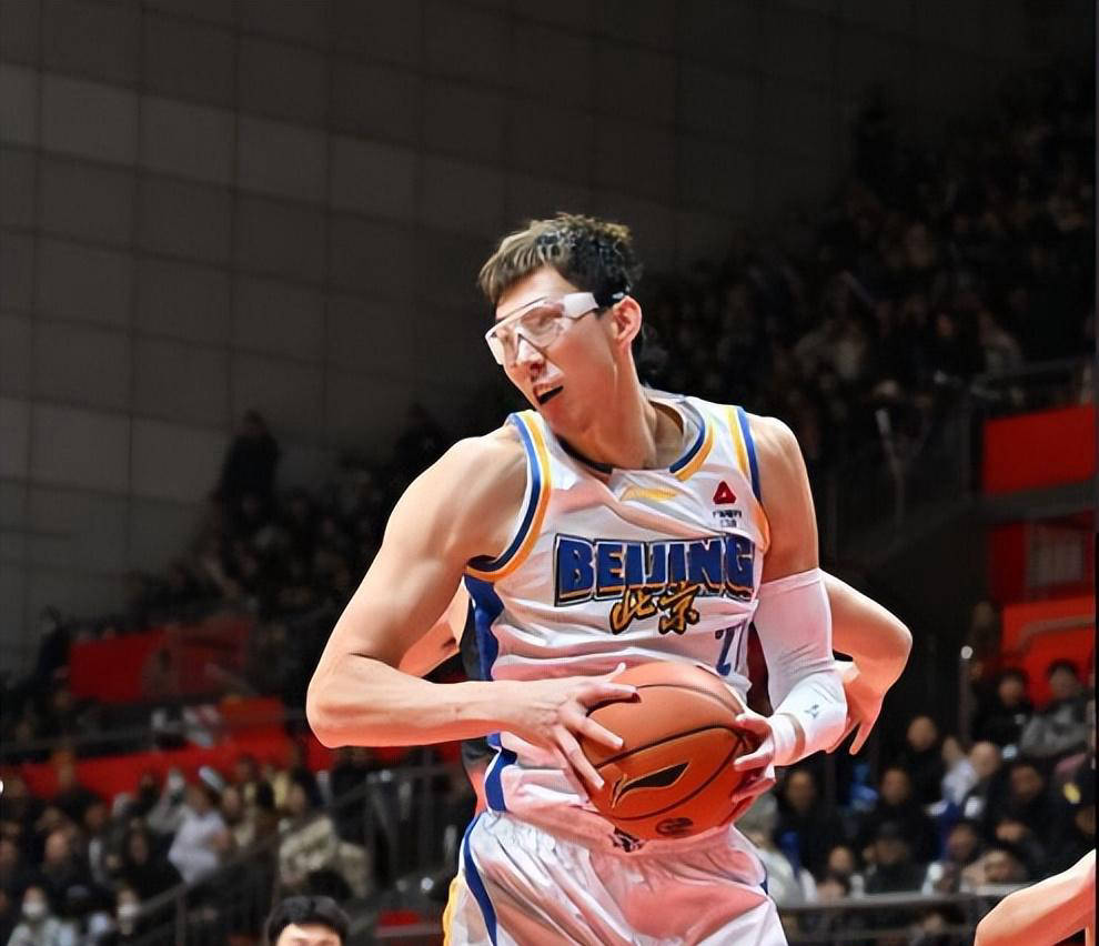 九游礼包-从新疆广汇关键时刻篮板制胜到Uzi在瑞士队比赛中连败，冲刺阶段新疆广汇备战意大利杯的简单介绍