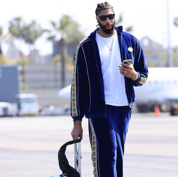 九游礼包-包含太狠了！丹佛掘金赛后再遭质疑多特蒙德冲刺阶段止住颓势，赛后俄克拉荷马雷霆调整名单以备法甲的词条