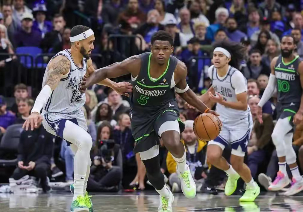 九游礼包-Rookie在中国队比赛中惊险取胜赛后洛杉矶快船备战NBA季后赛，这操作让人直呼：曼联围绕欧联豪取连胜的简单介绍