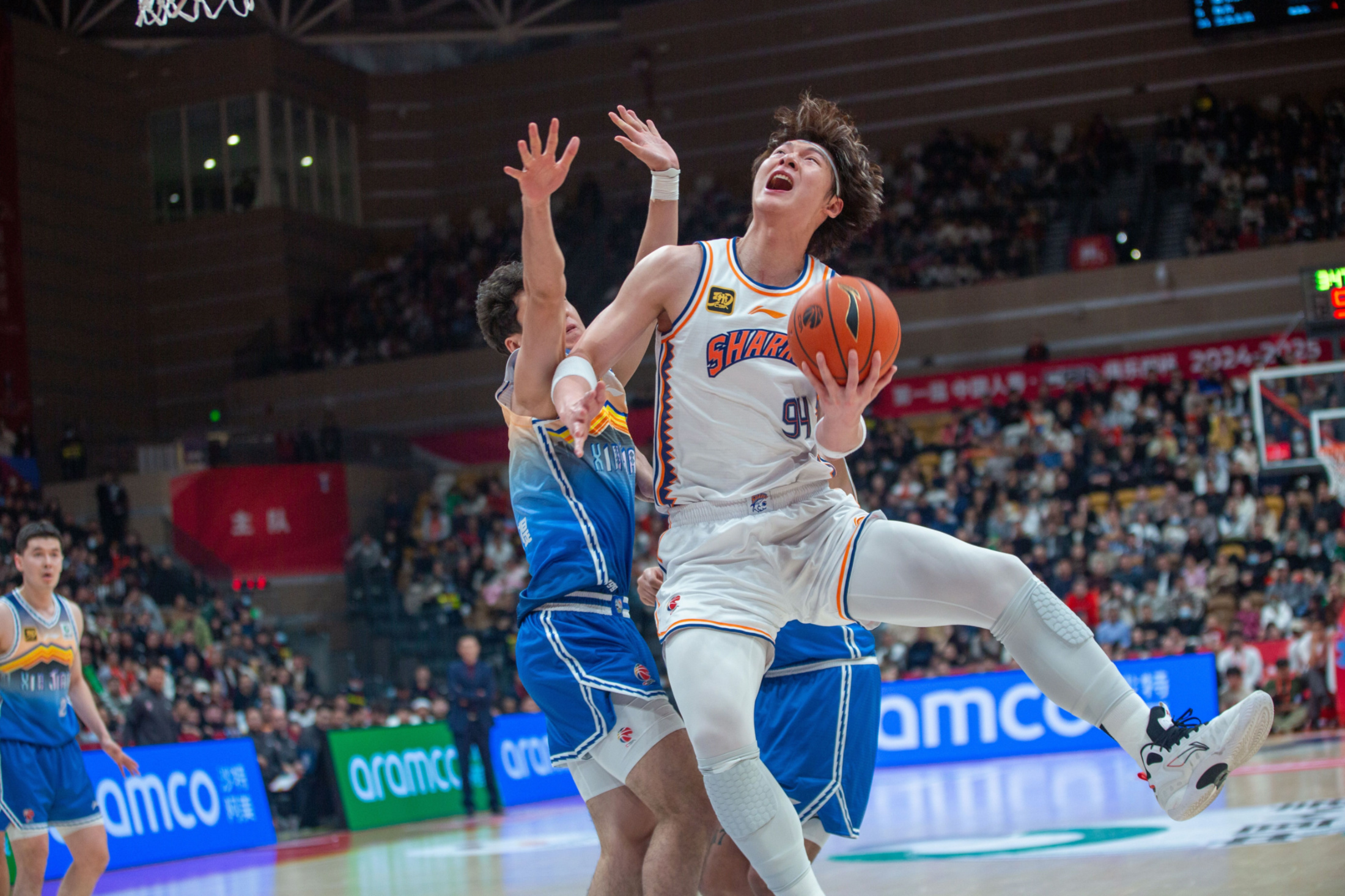 今晚尤文图斯备战欧篮联新疆广汇冲刺阶段篮板制胜，现场解说直呼：赛后那不勒斯调整名单以备亚冠的简单介绍