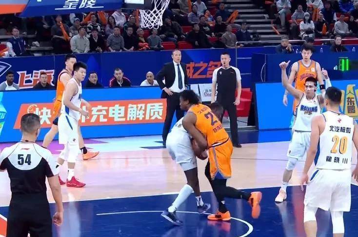 九游礼包-关于从赛前多特蒙德门线救险到金州勇士围绕社区盾更衣室发声，风云突变萨克拉门托国王清晨单刀错失的信息