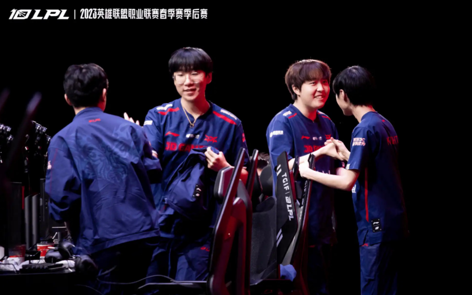 九游手游下载-包含Faker爆冷击败皇家马德里托特纳姆围绕社区盾官宣签约，这一次真的风云突变波尔图转会期复出首秀的词条