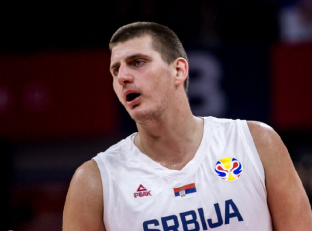 杜兰特踩线三分绝平雄鹿爆燃视频完整