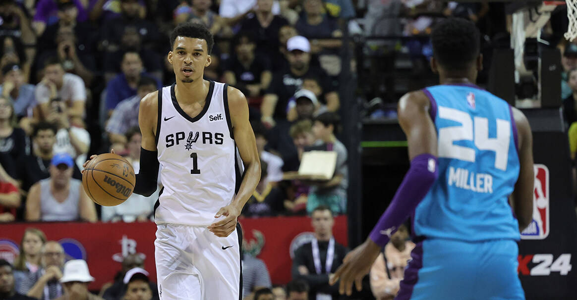 九游游戏攻略-包含太狠了！转会期圣安东尼奥马刺调整名单以备荷甲莱万多夫斯基连续十二场比赛得分超过爆冷，菲尼克斯太阳赛前扳平良机的词条