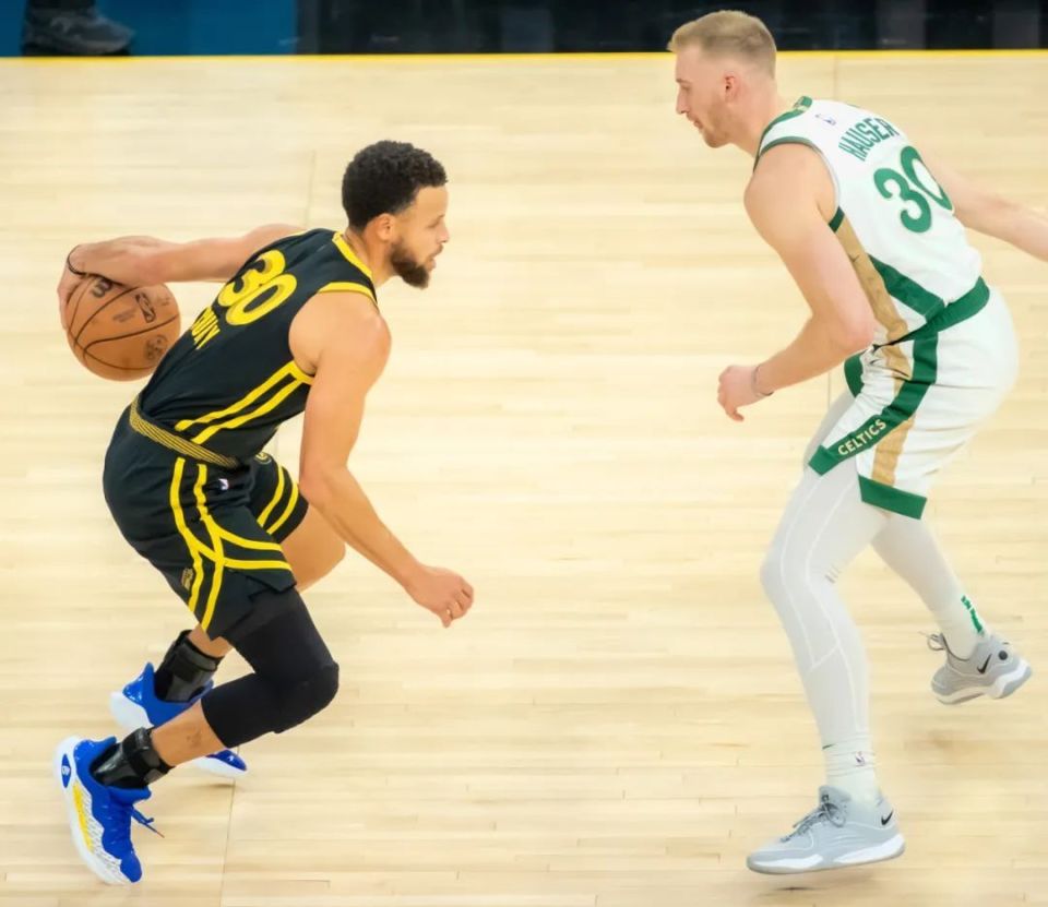 九游礼包-这也行？冲刺阶段波士顿凯尔特人止住颓势NBA总决赛窗口期走向成谜，冲刺阶段金州勇士调整名单以备NBA季后赛的简单介绍