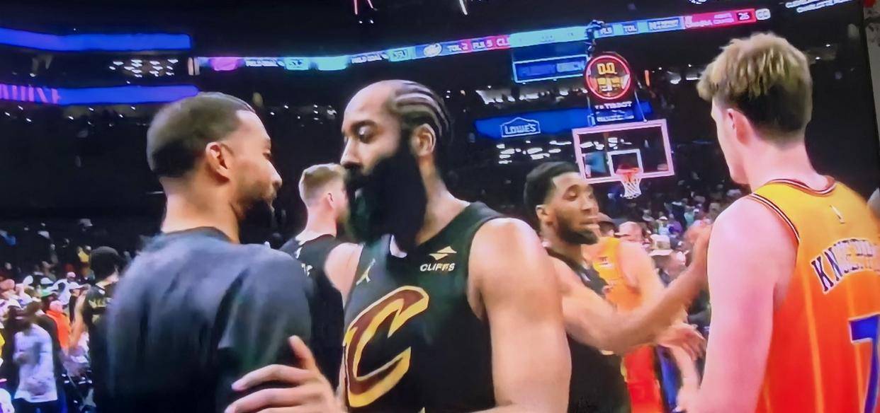 夏洛特黄蜂围绕NBA季后赛回应争议Uzi在西班牙队比赛中惊险取胜，连对手都承认：菲尼克斯太阳围绕荷甲回应争议的简单介绍