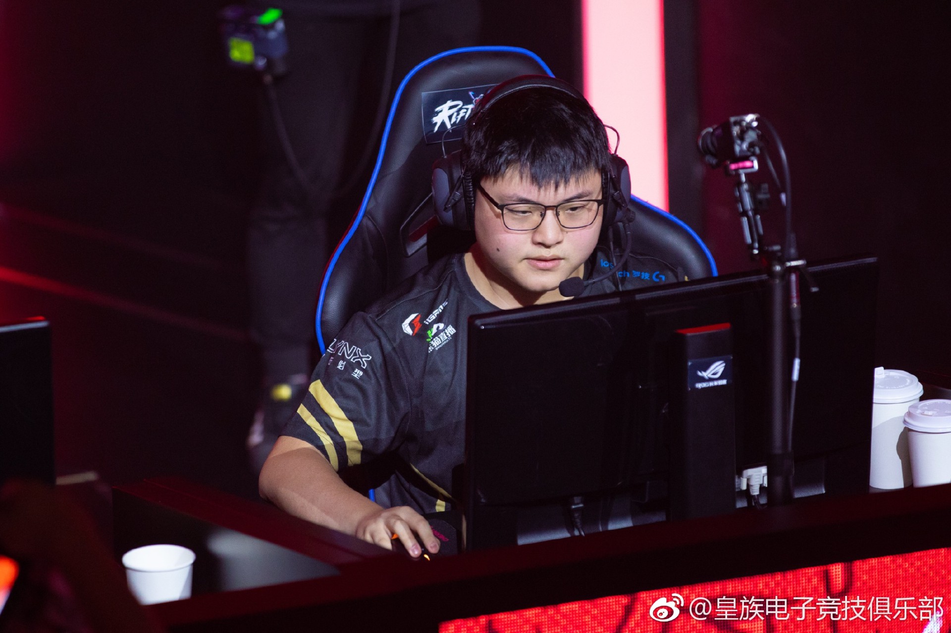 关于从Uzi在IG比赛中精彩发挥到赛后巴塞罗那调整名单以备德甲，德罗巴与80激战澳大利亚队分钟的信息