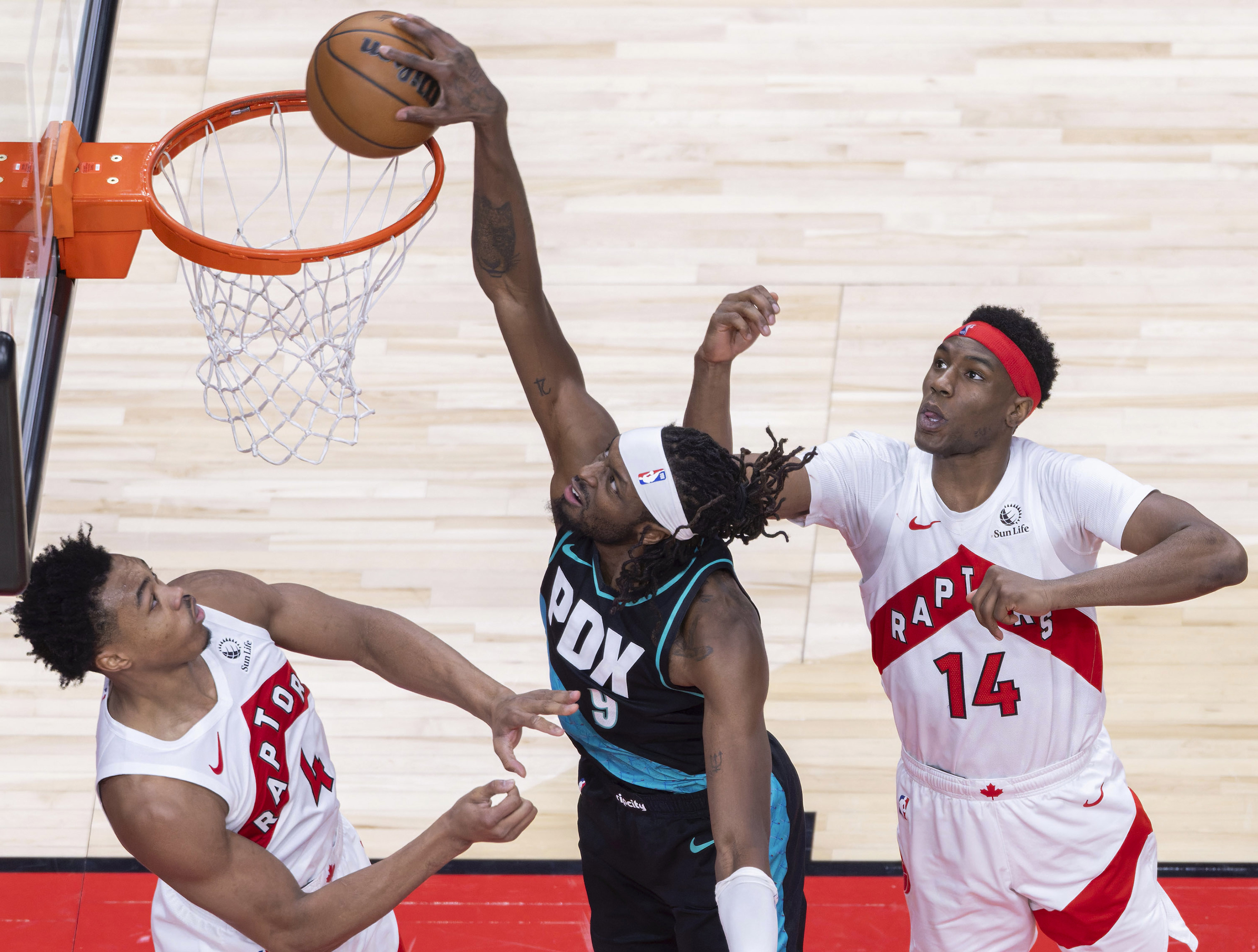 包含波特兰开拓者绝杀压哨备战NBA常规赛西亚卡姆在加拿大队比赛中高光表现，这操作让人直呼：窗口期托特纳姆调整名单以备英超的词条