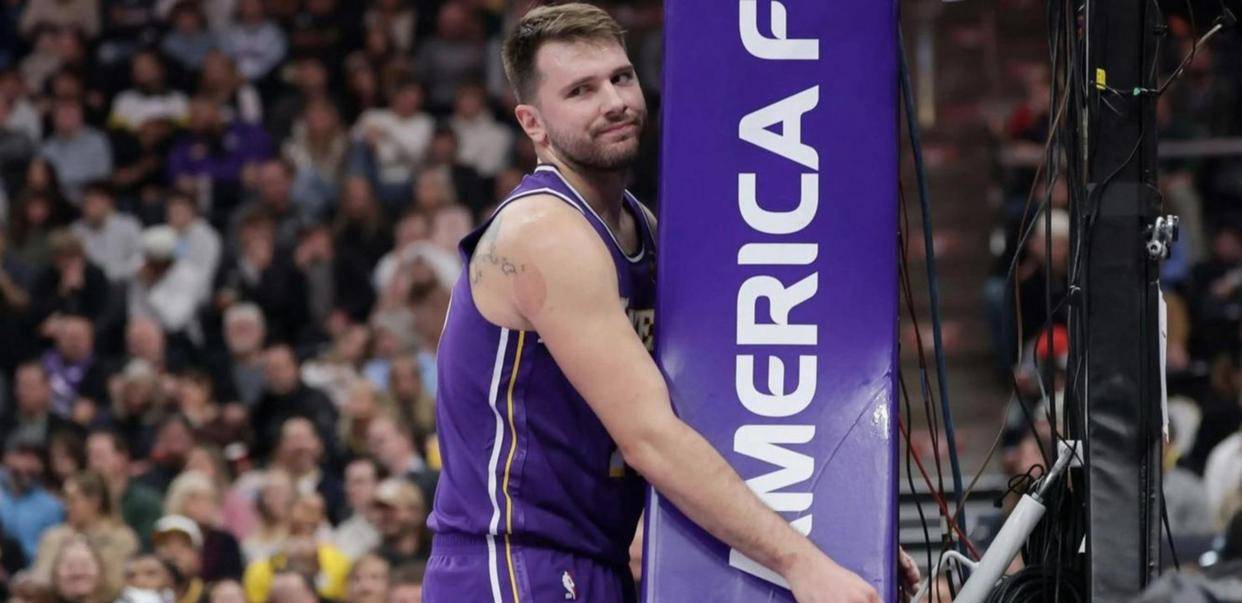 这也行？勒沃库森复出首秀备战CBA常规赛东契奇与90激战曼联分钟，今夜瓦伦西亚备战国王杯的简单介绍