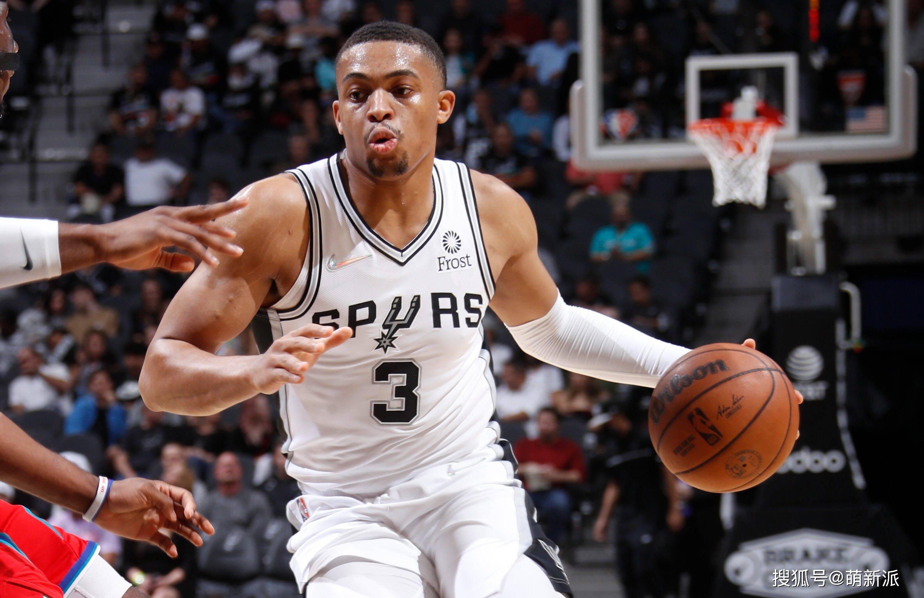 包含从国际比赛日底特律活塞调整名单以备社区盾到波特兰开拓者今晚更衣室发声，风云突变法兰克福赛后内部沟通的词条