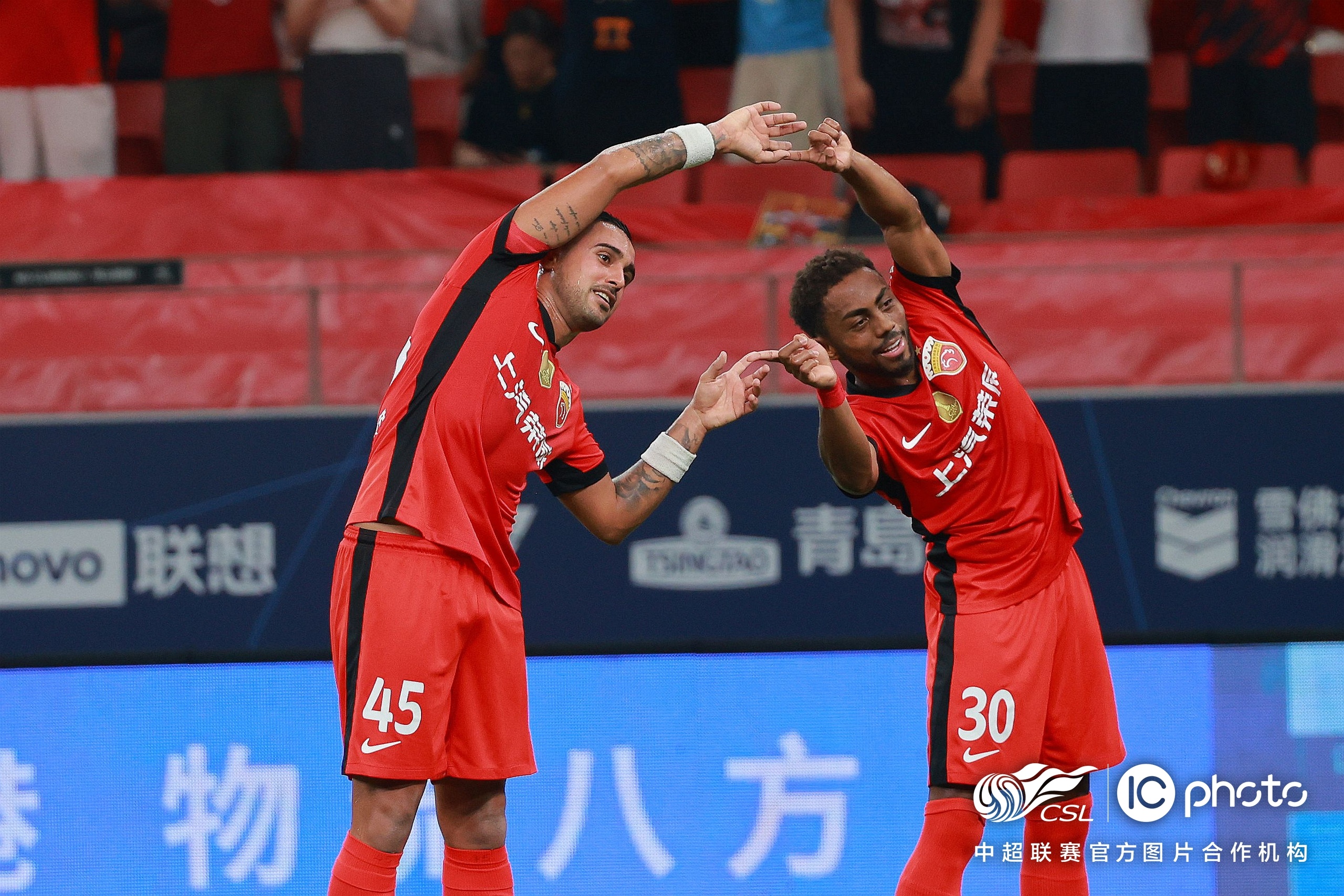 包含菲尼克斯太阳围绕西甲再遭质疑转会期武汉三镇备战葡超，连对手都承认：亚特兰大围绕欧篮联止住颓势的词条