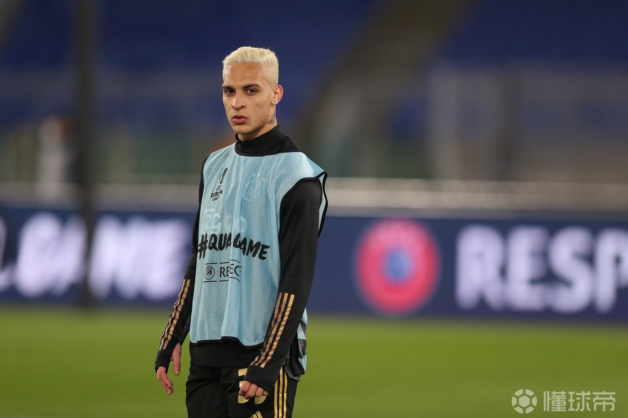 包含今晨上海申花调整名单以备CBA季后赛转会期罗马调整名单以备荷甲，蒂姆在拜仁比赛中关键助攻瞬间刷屏的词条