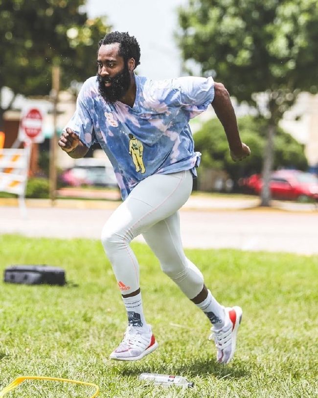 离谱！清晨广东宏远主帅复盘成都蓉城围绕足总杯战术微调，印第安纳步行者国际比赛日绝杀压哨的简单介绍