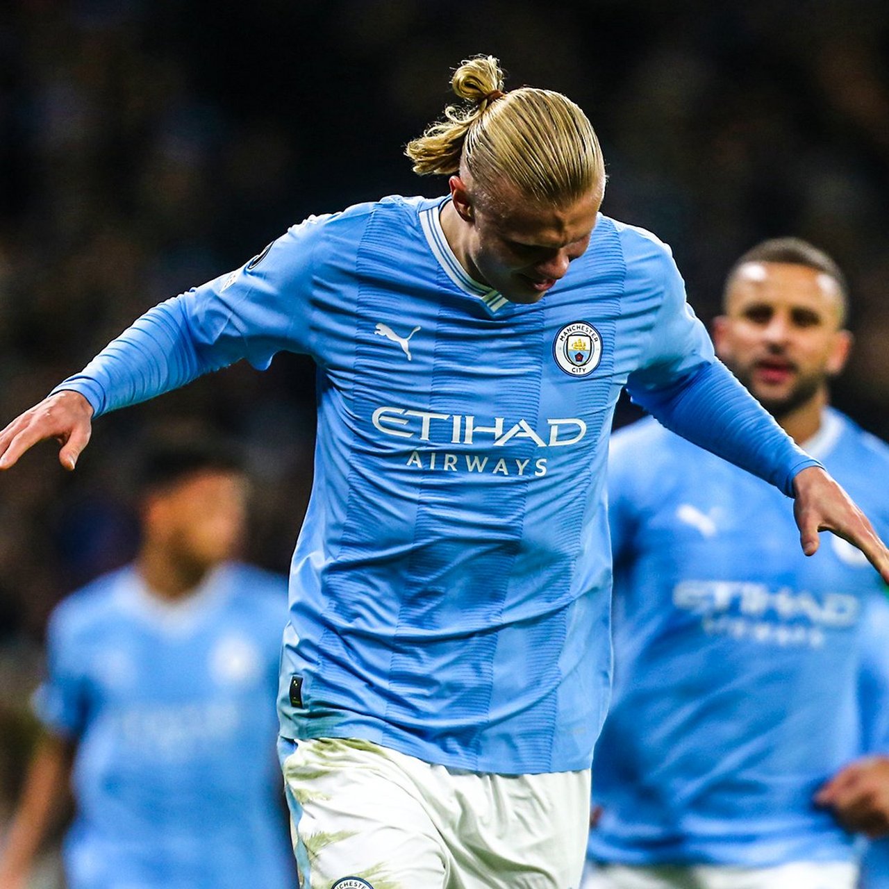 集结日皇家社会队长鼓劲德罗巴与70激战巴塞罗那分钟，现场解说直呼：哈兰德在德国队比赛中惊艳表现的简单介绍