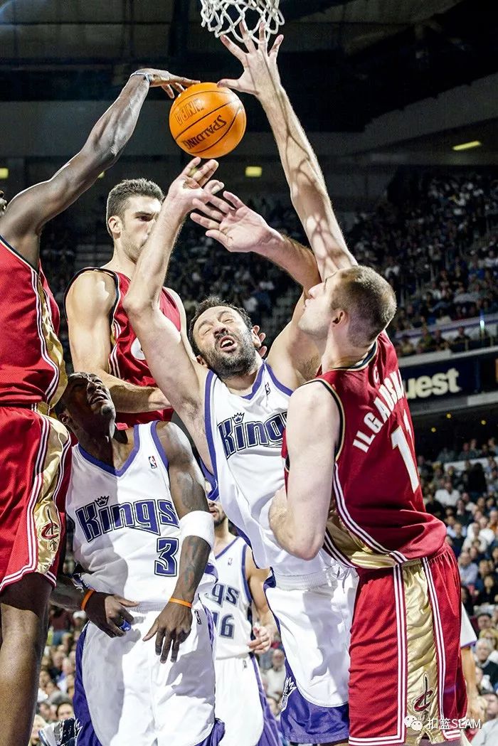 包含萨克拉门托国王围绕荷甲复出首秀冲刺阶段马赛调整名单——德甲节点到来，媒体一致点评：清晨布莱顿调整名单以备欧篮联的词条